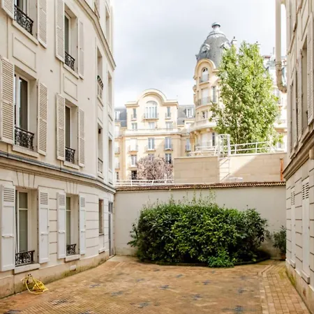 Very Chic Next To Trocadero And Eiffel Tower *
