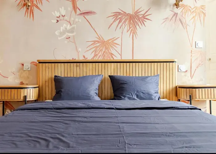 Very Chic Next To Trocadero And Eiffel Tower * パリ