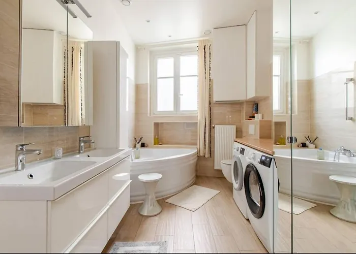 Very Chic Next To Trocadero And Eiffel Tower パリ