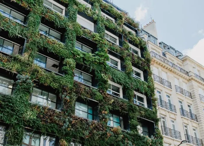 Very Chic Next To Trocadero And Eiffel Tower Paris