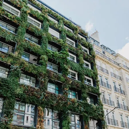 Very Chic Next To Trocadero And Eiffel Tower Paris